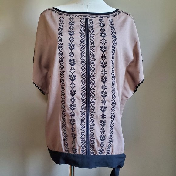 Pleione short sleeve embroidered top Small - Picture 1 of 13